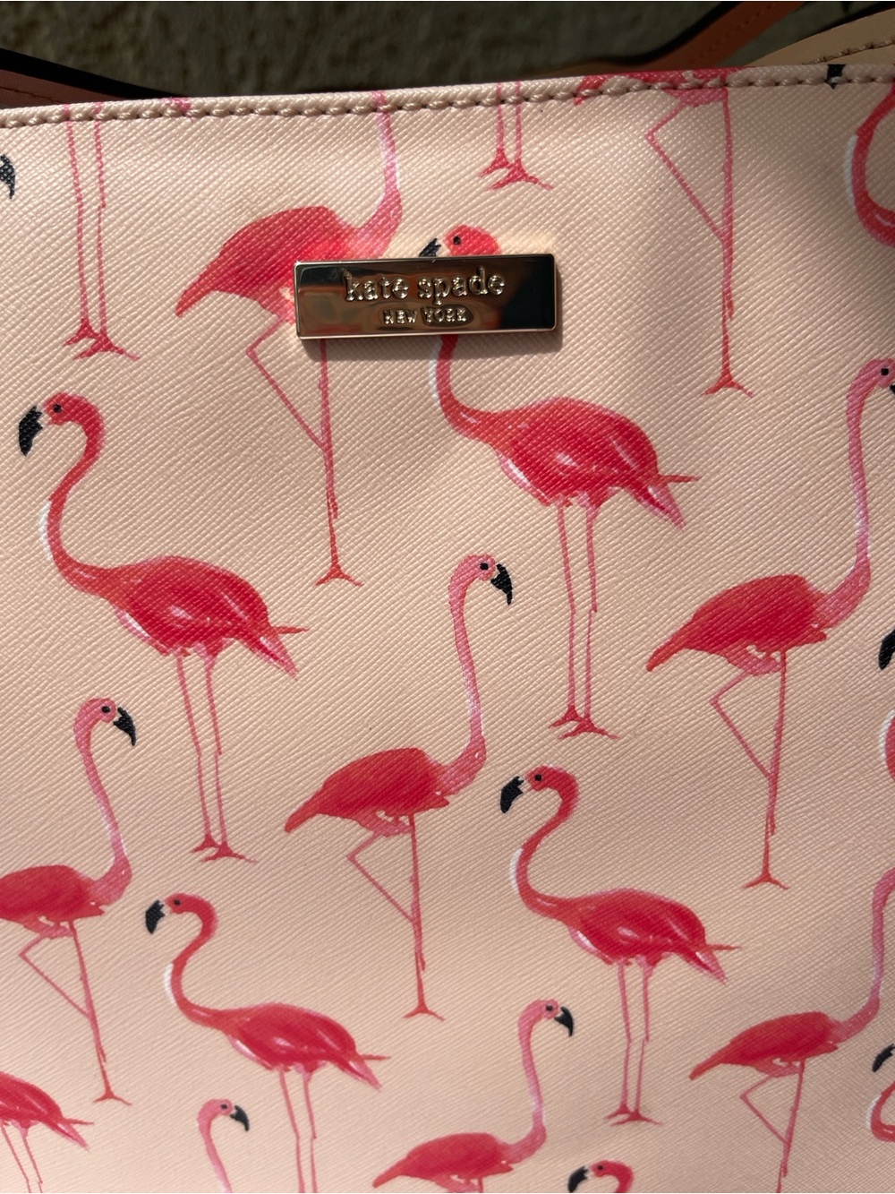 Kate Spade New York
SHORE STREET FESTIVE FLAMINGOS MARGARETA Tote and wallet set - Picture 13 of 16